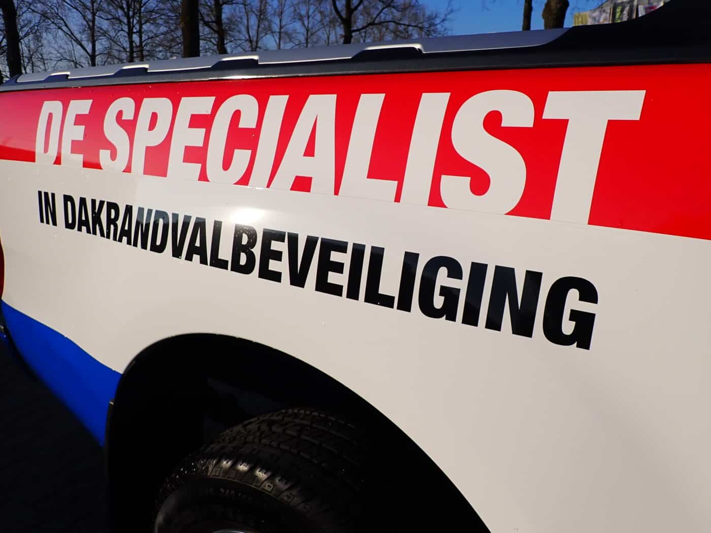 De specialist in dakrandvalbeveiliging. Dakveiligheid Nederland